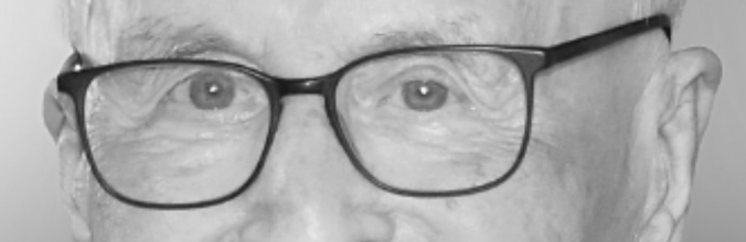 Schwarzweiß-Banner, das die Augen von Heinrich Schroth zeigt.