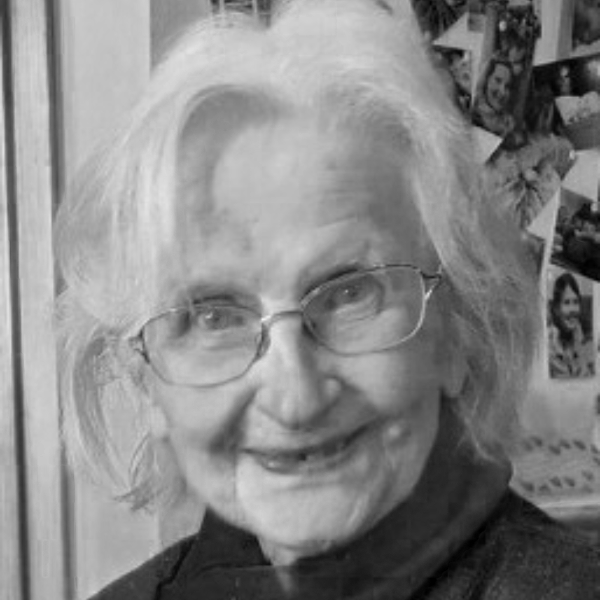 Schwarzweiß-Portrait von Tabea Deiß